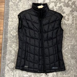 Black Full Zip-Up Puffer Vest (Women)